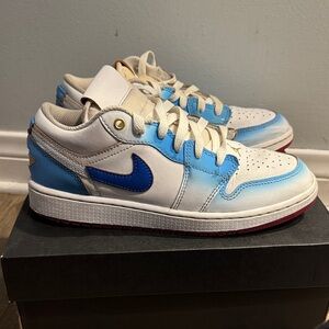 Air Jordan 1 Low SE (GS) boys sneakers white, game royal